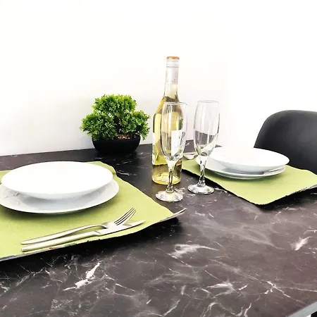 Spacious & Bright 2br Apartment, 5min To Apartamento