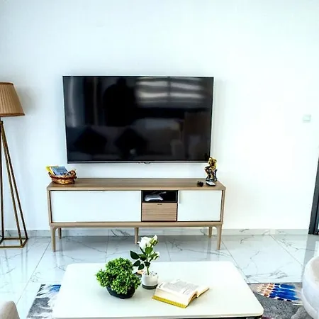 Spacious & Bright 2br Apartment, 5min To *