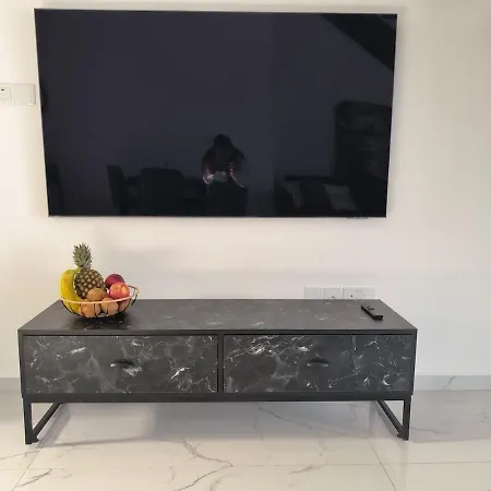 Spacious & Bright 2br Apartment, 5min To *