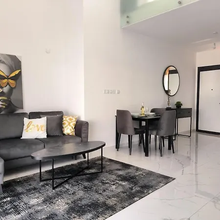 Spacious & Bright 2br Apartment, 5min To *