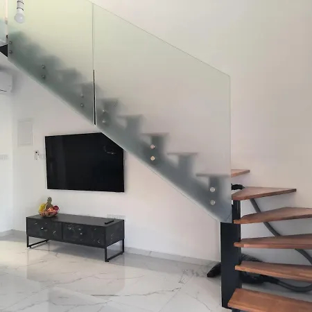 Spacious & Bright 2br Apartment, 5min To