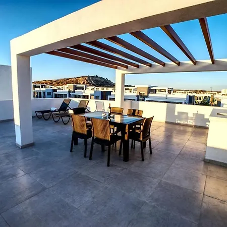 Spacious & Bright 2br Apartment, 5min To