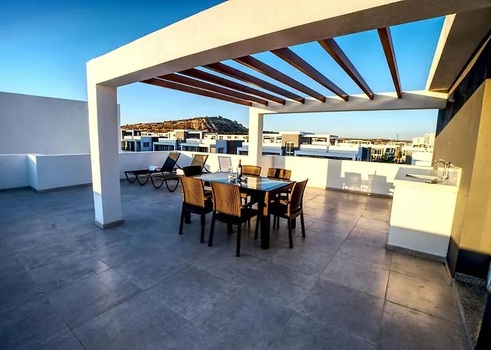 Spacious & Bright 2br Apartment, 5min To