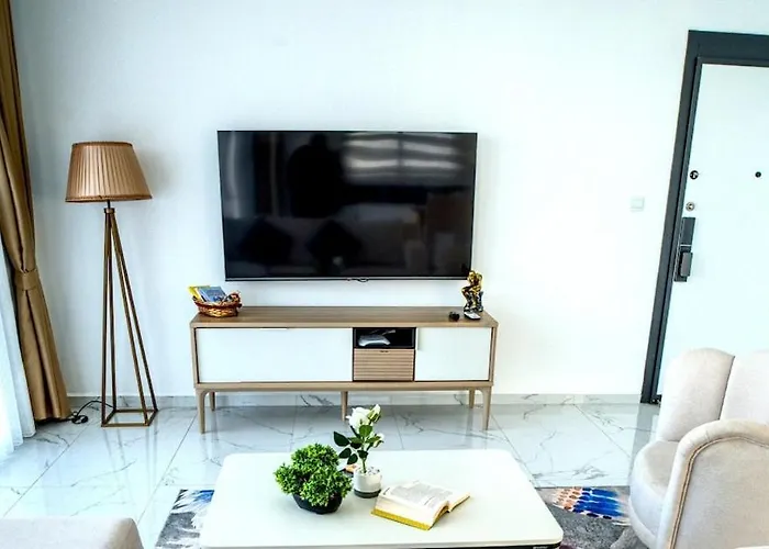 Spacious & Bright 2br Apartment, 5min To *